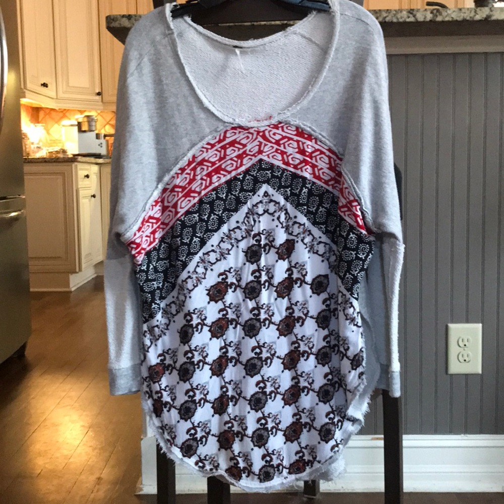Free People T-Shirt / Sweatshirt